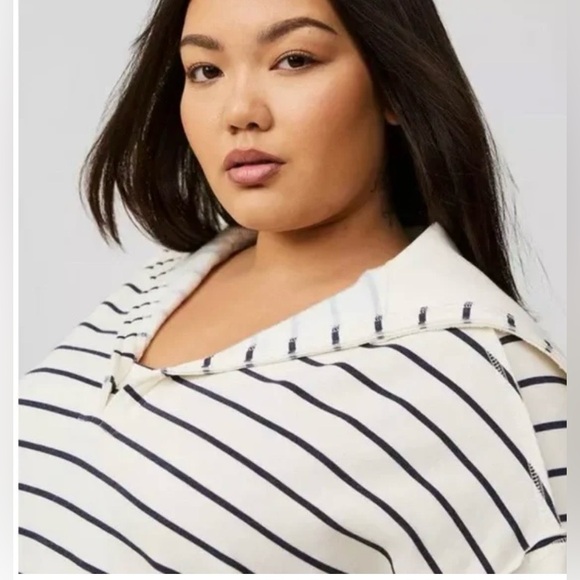 NWT Fleece V-Neck Sweatshirt. Size 00. - Picture 9 of 12